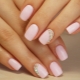 Pinong manicure na may shellac