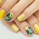 Nagtatampok ng dilaw na manicure sa maikling kuko
