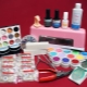 Danh sách các công cụ và vật liệu cho gel móng tay