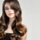 Làm thế nào đẹp để làm xoăn trên tóc với một mái tóc?