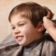 Naka-istilong hairstyles para sa mga batang lalaki sa paaralan