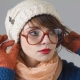 Làm thế nào để đội mũ với tóc mái?