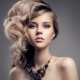 Hairstyles sa gilid: mga ideya at mga tip para sa paglikha ng mga ito