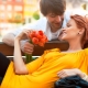 Tặng gì cho một cô gái để kỷ niệm ngày quan hệ?