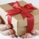 Mga orihinal at kapaki-pakinabang na mga regalo para sa isang retiradong tao