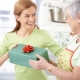 Quà tặng cho mẹ nhân kỷ niệm: họ có thể là gì và làm thế nào để chọn tùy chọn phù hợp?
