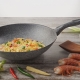 Pagprito ng pans na wok: ano ito, ano ang kailangan at kung paano pipiliin?