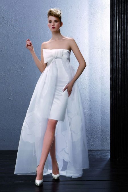 Váy cưới đi tàu