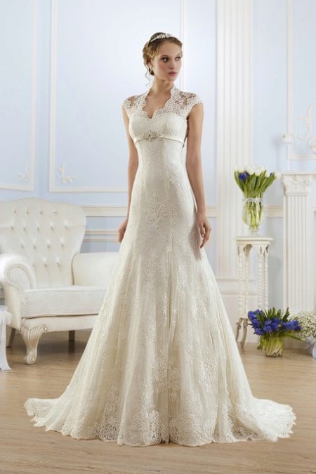 Váy cưới có đường kẻ dọc cho cô dâu nhỏ