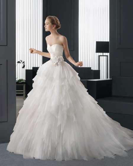 Váy cưới A-line của Rosa Clara