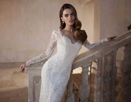 Váy cưới ren và rhinestone