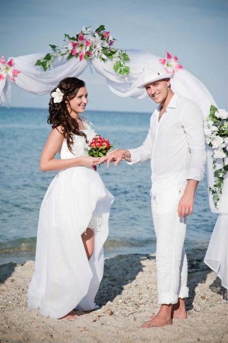 Wedding hairstyle for a wedding summer dress