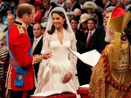 ชุดแต่งงาน Kate Middleton พร้อมลูกไม้สอด
