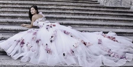 Váy cưới có hoa và hoa