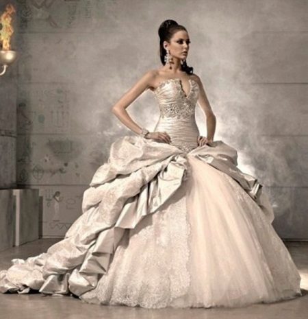 Váy cưới phong cách rococo lộng lẫy