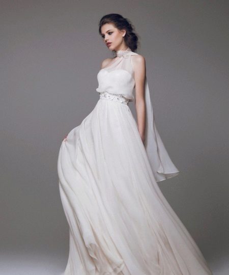 Váy cưới có cổ kín