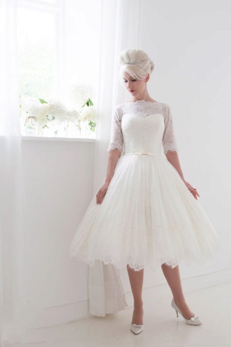 váy cưới ngắn với đầu kín