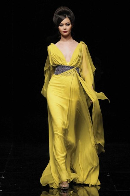 Dress evening yellow in the Greek style