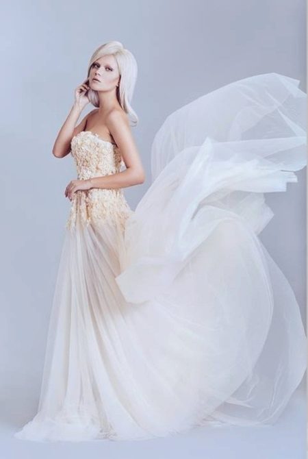Evening dress white with run