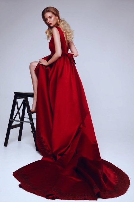 Bordeaux evening dress with a train