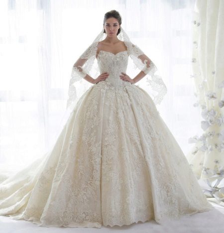 Very luxurious wedding dress