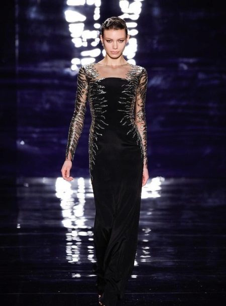 ชุดราตรีพร้อมเย็บปักถักร้อยโดย Reem Acra