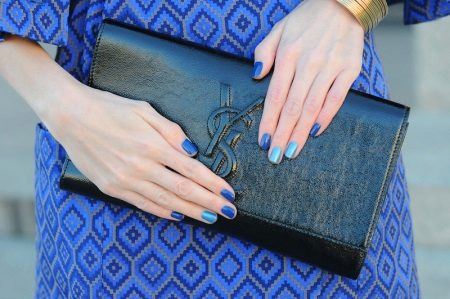Evening manicure to a blue dress