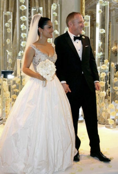 ชุดแต่งงานของ Salma Haek