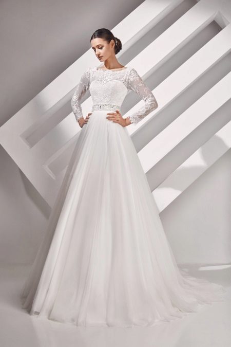 ชุดแต่งงานจากคอลเล็กชั่น ALMA ปิดโดย Cupid Bridal