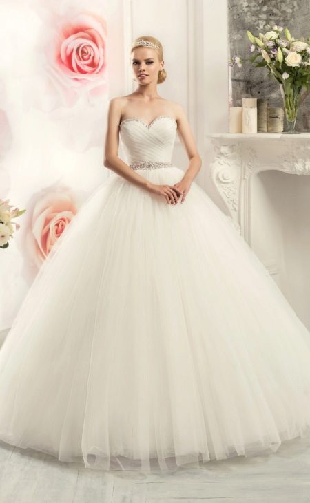 ชุดแต่งงานเป็นชุดที่งดงามที่สุดของคอลเลคชัน BRILLIANCE โดย Naviblue Bridal