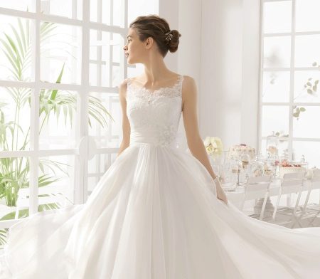 Wedding dress with lace