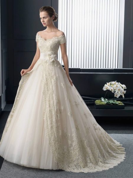 ชุดแต่งงานในสไตล์เจ้าหญิงจาก Two by Rosa Clara 2015