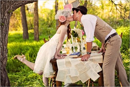 Wedding suit to the side of the Ivory bride