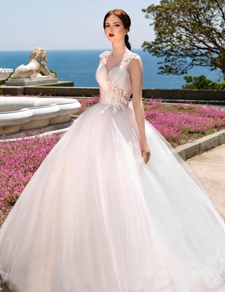 Váy cưới có ren của Gabbiano