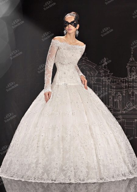 ชุดแต่งงานจากคอลเล็กชั่น 2013 โดย To Be Bride