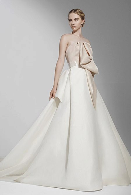 ชุดแต่งงาน A-line พร้อมโบว์