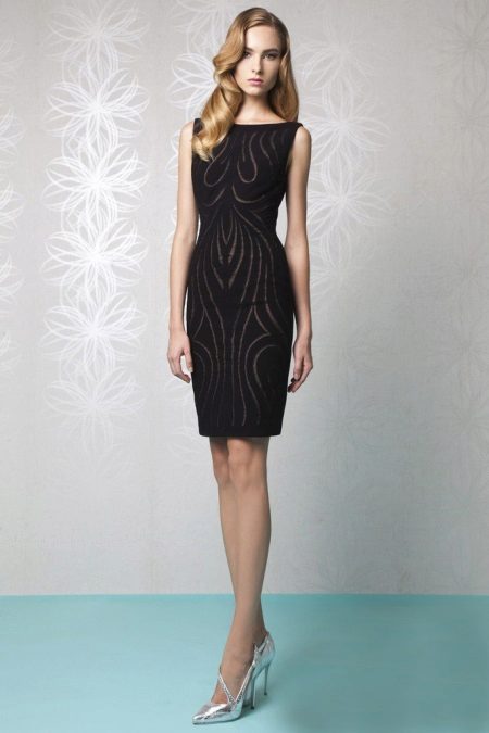 Sheath dress to the knee