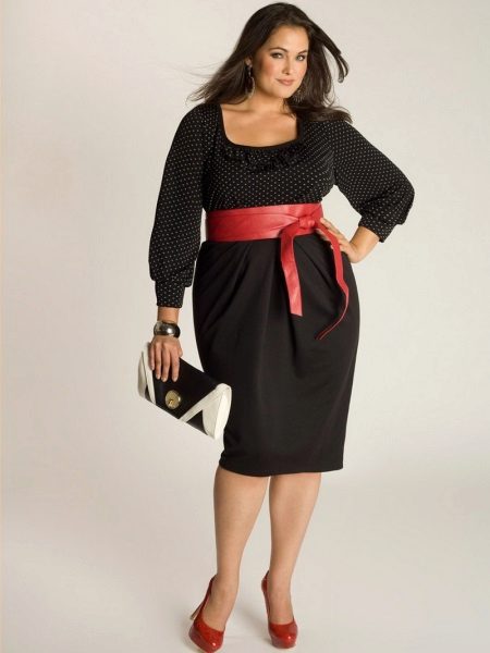 Dress for girls with full forms with full hands