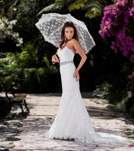 Guipure wedding dress na may payong