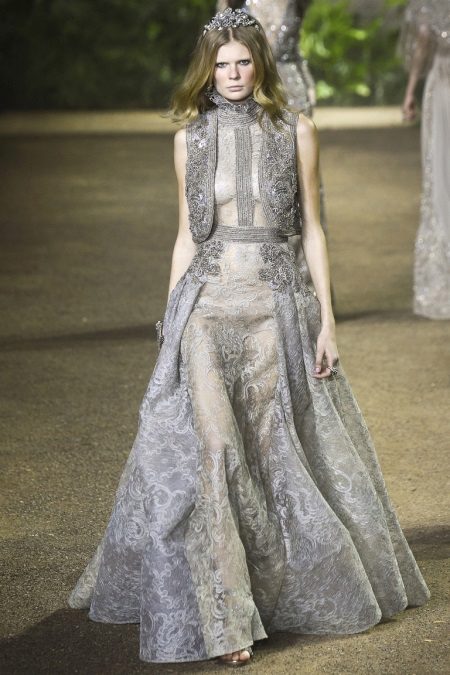 Magdamit sa sahig mula sa Elie Saab spring-summer 2016