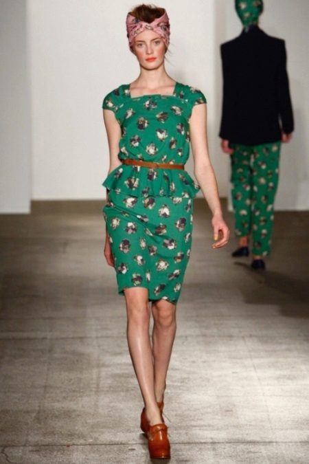 Basque dress with short sleeves