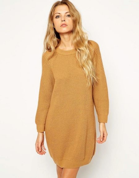 ชุดถักสีเบจแขน Raglan ยาวและเสื้อเต่า