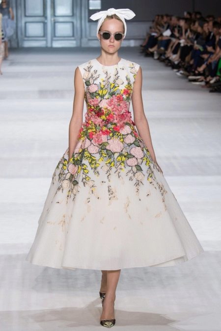 Flower dress sa estilo ng estilo