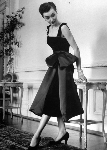 Mặc dây đai từ Christian Dior theo phong cách nơ mới