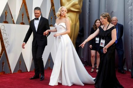 Lady Gaga sa pulang karpet 2016 Oscar