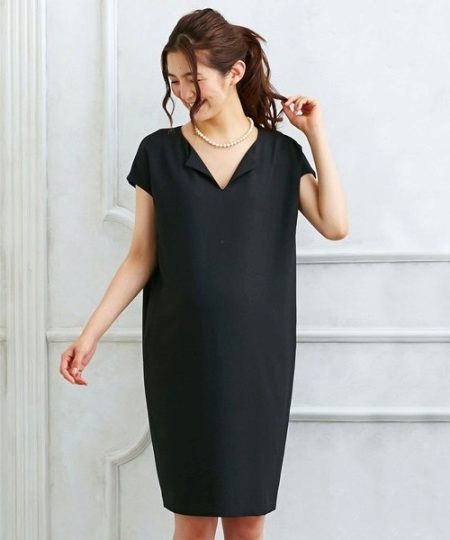 Black dress bag with V-neck