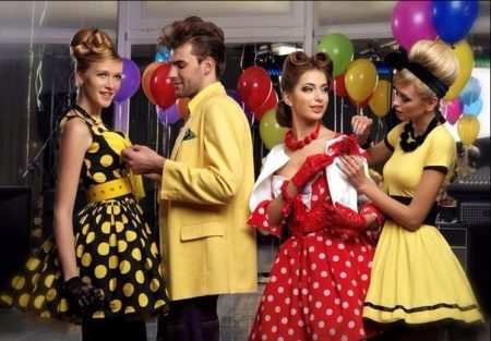 Váy retro tại vũ hội trong hạt đậu