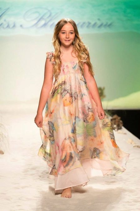 Dress in the floor for a girl of 11 years