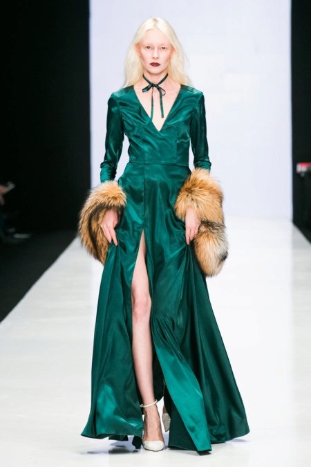 White shoes to green dress