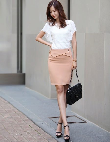 Straight skirt na may pamatok